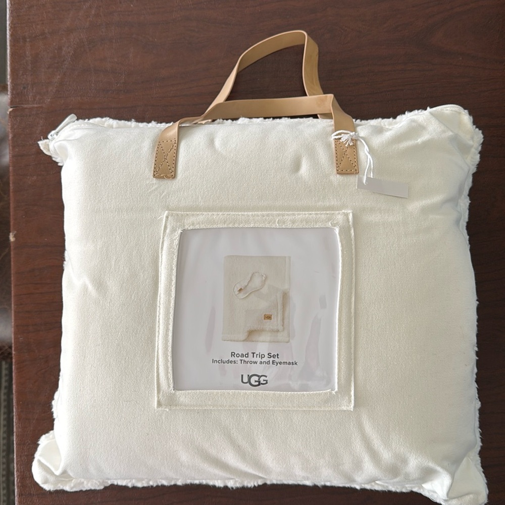 NWT UGG Original Faux Shearling Throw Blanket & Eye Mask Sleep Set In White